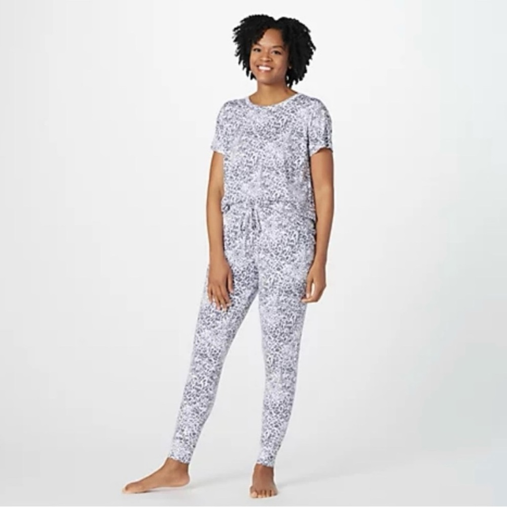 Koolaburna by UGG Stretch Modal
Relaxed Tee and Jogger Set
Animal Dot, Size 3X